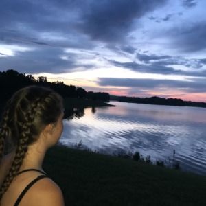 Meet your Posher, Caitlin